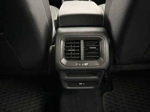 Used 2022 Volkswagen Taos SE FWD image 21