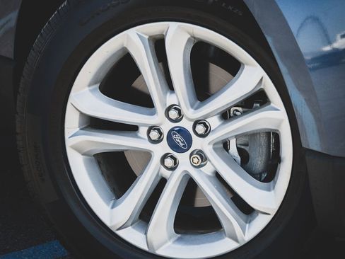 Used 2019 Ford Edge SEL w/ Equipment Group 201A FWD image 27