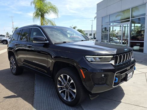 Certified 2023 Jeep Grand Cherokee Overland w/ Luxury Tech Group IV AWD/4WD image 6