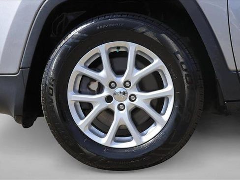 Used 2017 Jeep Cherokee Sport w/ Cold Weather Group AWD/4WD image 9