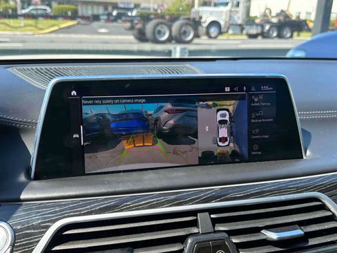 Used 2021 BMW 750i xDrive w/ Executive Package image 30