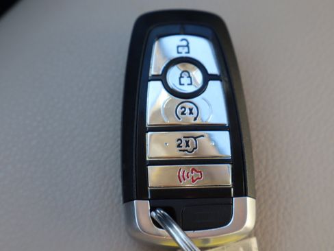 Used 2023 Lincoln Nautilus AWD w/ Premium Package image 31