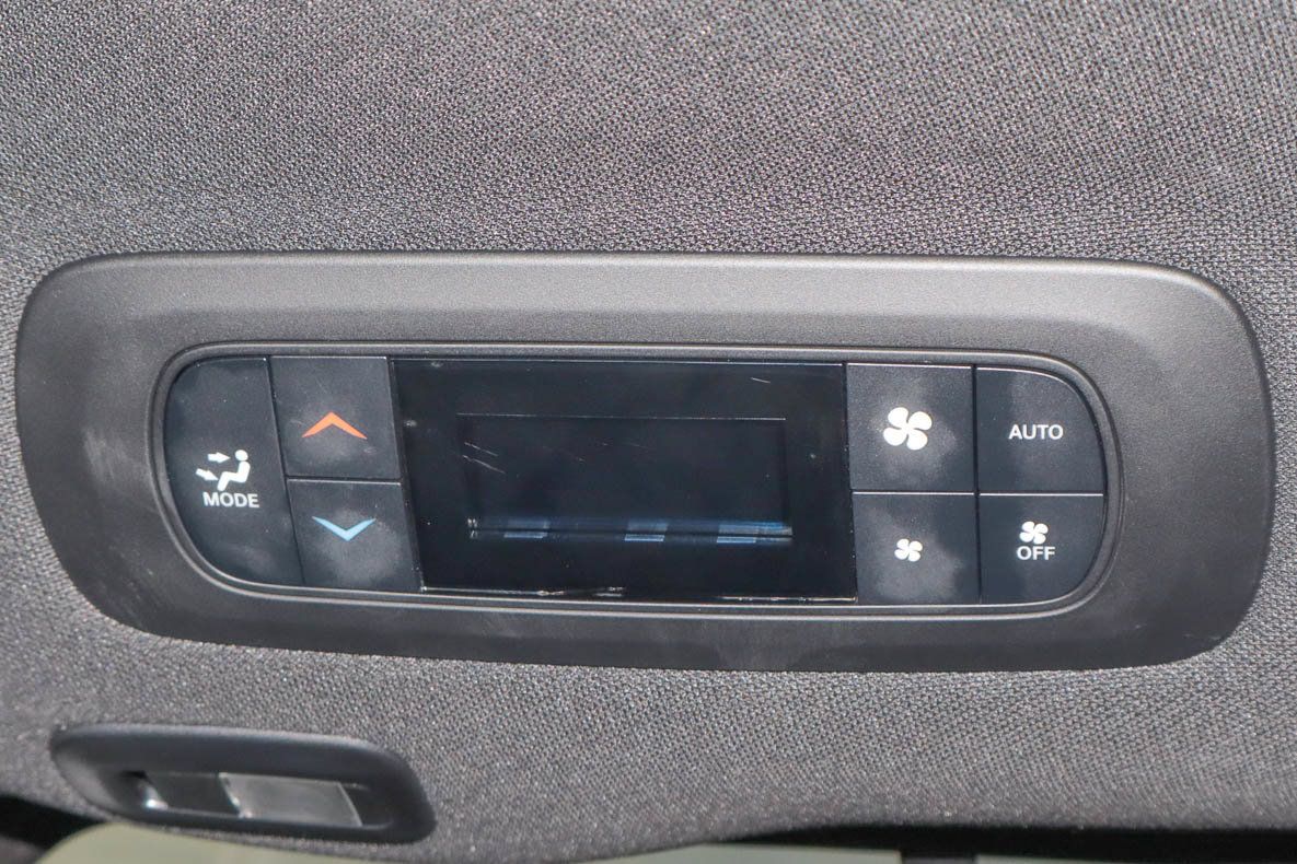 Used 2025 Chrysler Pacifica Limited FWD image 22