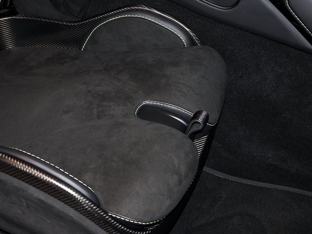 Used 2023 Aston Martin V12 Vantage RWD image 64