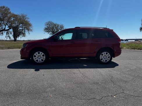 Used 2020 Dodge Journey SE w/ SE Popular Equipment Group image 2