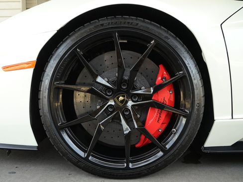 Used 2017 Lamborghini Aventador S AWD/4WD image 32