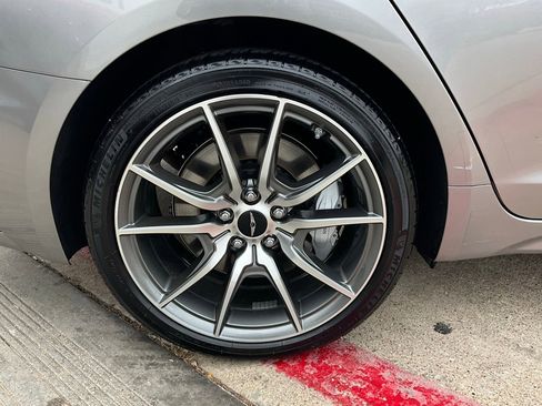 Used 2025 Genesis G70 2.5T image 9