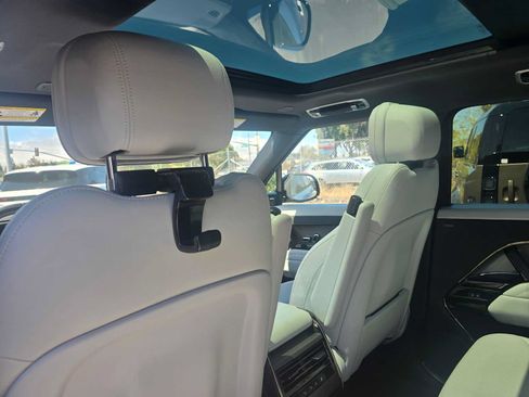 Used 2025 Land Rover Range Rover Sport SE AWD/4WD image 20