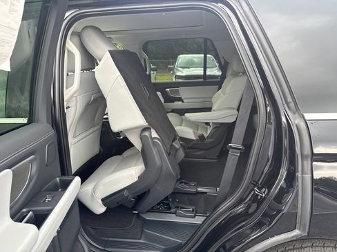 Used 2025 Ford Expedition Platinum w/ Driver's Package AWD/4WD image 37