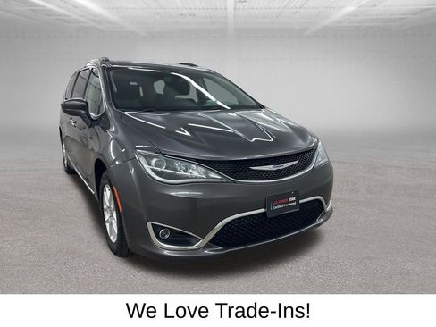 Used 2020 Chrysler Pacifica Touring-L image 3