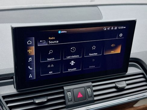 Used 2022 Audi Q5 e Premium w/ Convenience Package image 11