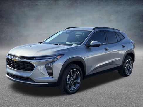 Used 2025 Chevrolet Trax LT w/ LT Convenience Package image 9