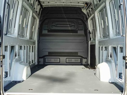 New 2024 Mercedes-Benz eSprinter 170 Cargo image 13