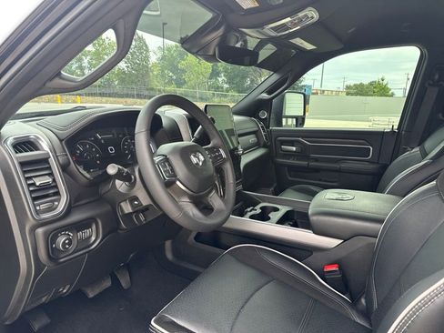 Used 2025 RAM 3500 Laramie AWD/4WD image 13