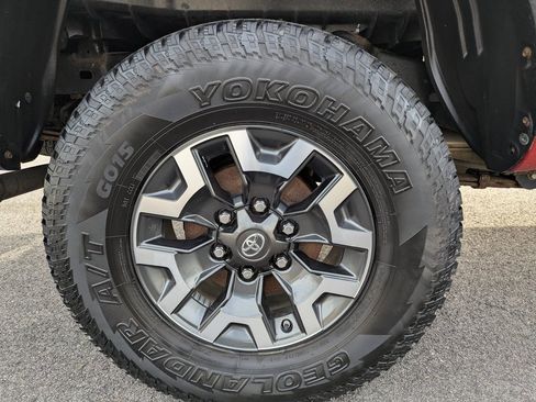 Used 2016 Toyota Tacoma TRD Off-Road image 11