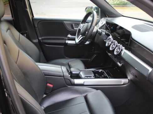 Used 2021 Mercedes-Benz GLB 250 4MATIC image 27