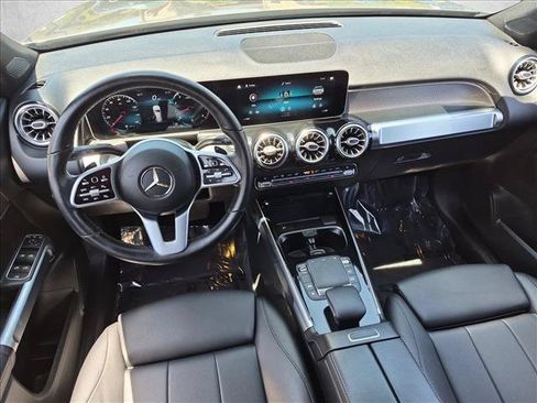Used 2021 Mercedes-Benz GLB 250 4MATIC image 18