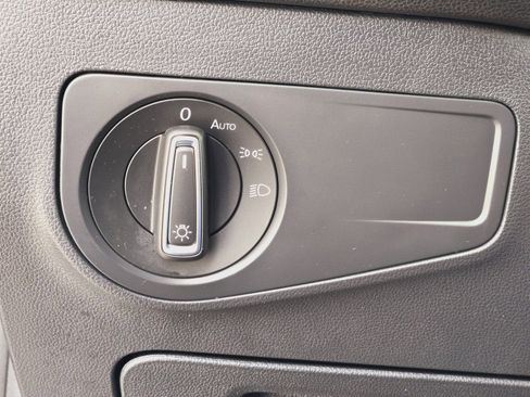 New 2024 Volkswagen Tiguan SE image 21