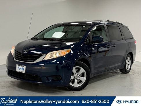 Used 2011 Toyota Sienna LE image 1