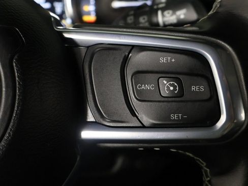 Used 2022 Jeep Wrangler Unlimited Sahara w/ Cold Weather Group AWD/4WD image 37
