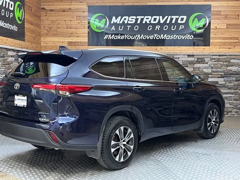 Used 2020 Toyota Highlander XLE AWD/4WD image 28