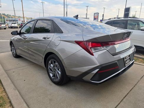 Used 2024 Hyundai Elantra SEL FWD image 7