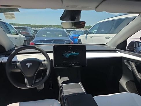 Used 2024 Tesla Model Y Performance AWD/4WD image 10