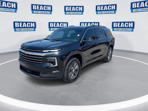 Used 2024 Chevrolet Traverse LT w/ Enhanced Driving Package FWD image 4