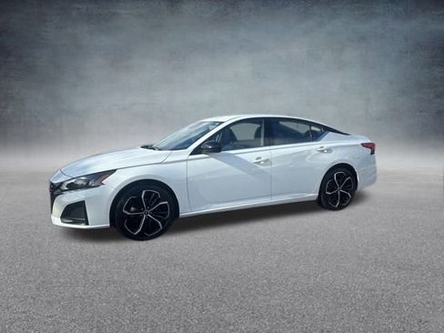Used 2024 Nissan Altima 2.5 SR image 10