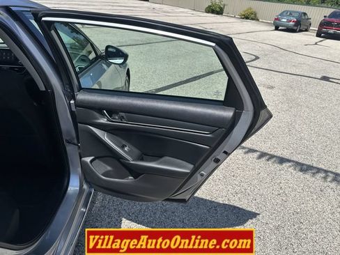 Used 2018 Honda Accord EX image 32