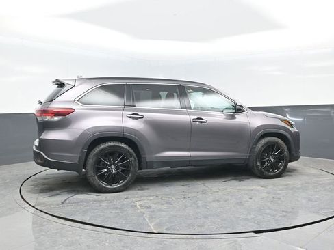 Used 2019 Toyota Highlander SE image 3