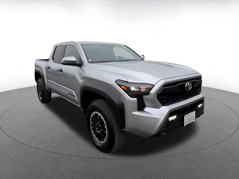 Used 2025 Toyota Tacoma TRD Off-Road image 3