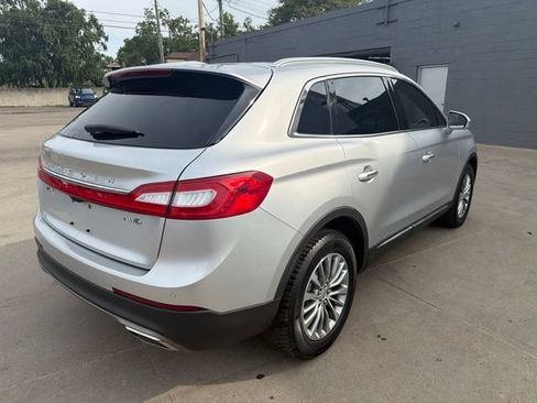 Used 2016 Lincoln MKX Select w/ Select Plus Package AWD/4WD image 7