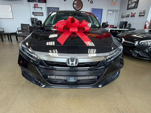Used 2018 Honda Accord Touring image 6