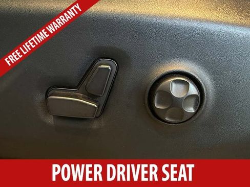 Used 2024 Chrysler Pacifica Limited FWD image 7