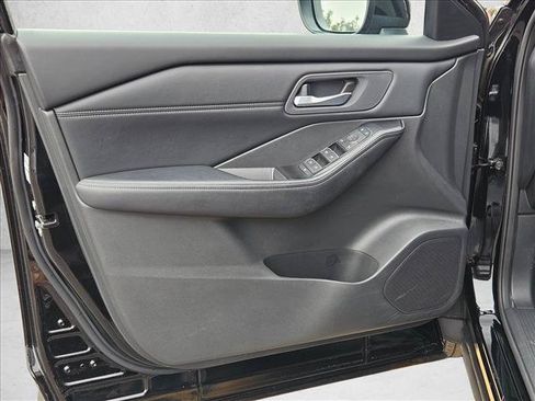 Used 2026 Nissan Rogue SL FWD image 10
