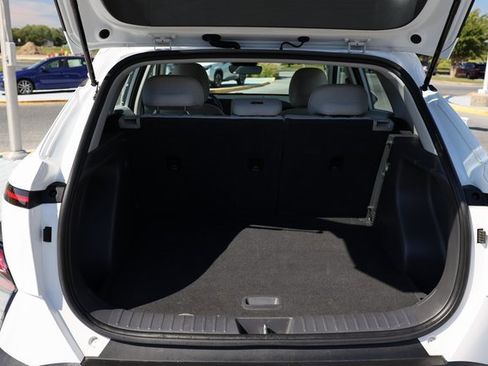 Used 2024 Hyundai Kona SE image 8