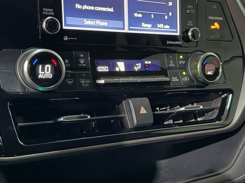 Used 2020 Toyota Highlander L FWD image 16