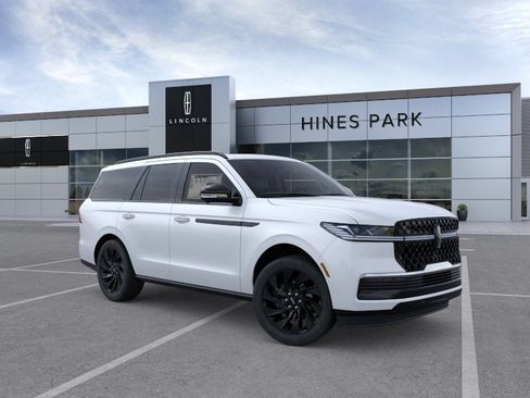 New 2026 Lincoln Navigator Reserve w/ Jet Appearance Package AWD/4WD image 7
