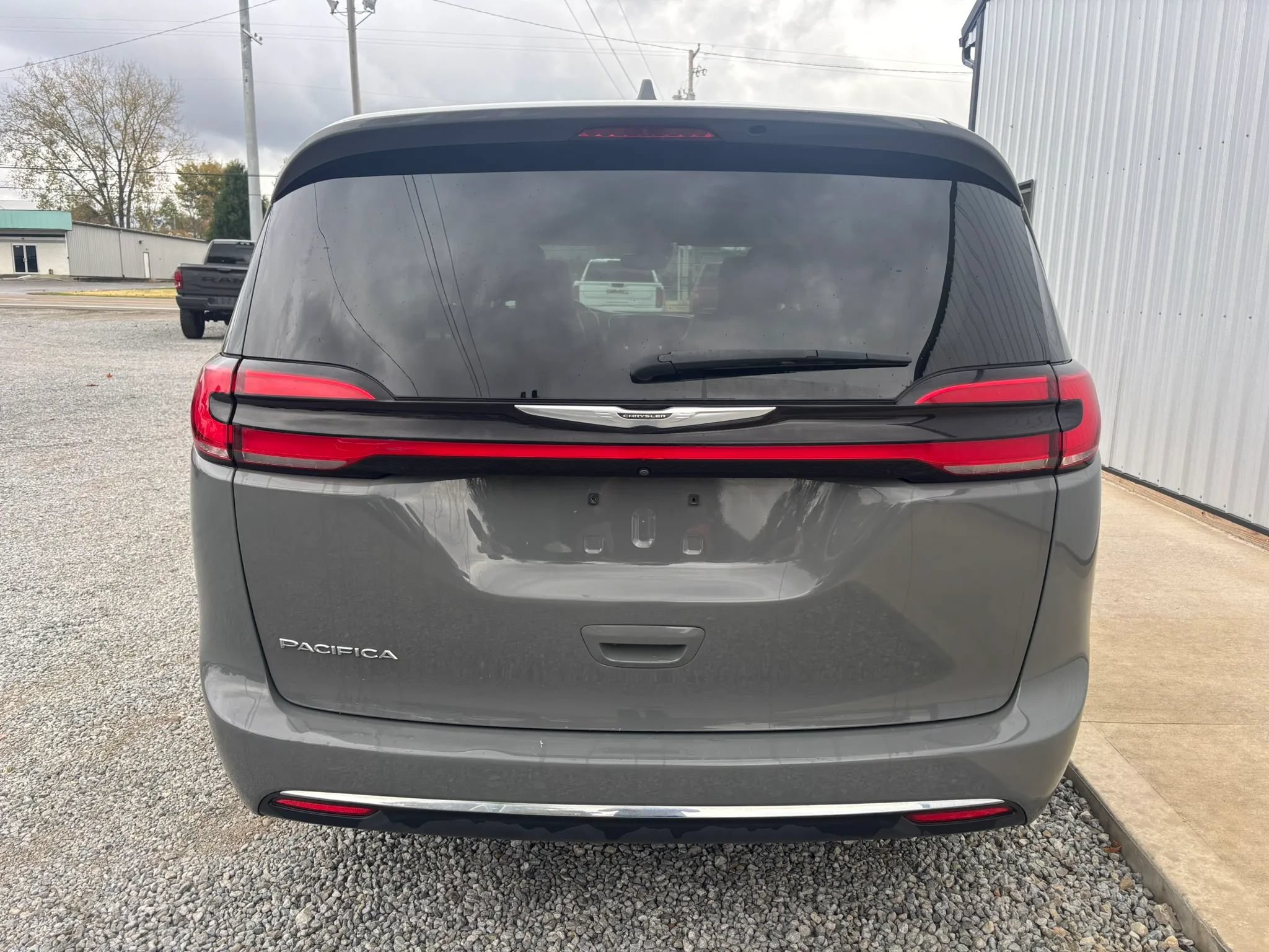 Used 2022 Chrysler Pacifica Touring-L FWD image 4