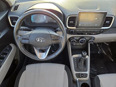 Used 2025 Hyundai Venue SEL FWD image 16