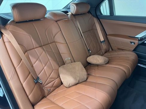 Certified 2023 BMW 760i xDrive w/ Executive Package image 25