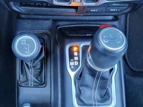 Used 2018 Jeep Wrangler Unlimited Sahara AWD/4WD image 18