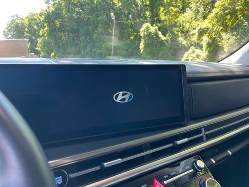 Used 2025 Hyundai Santa Fe SEL FWD image 17