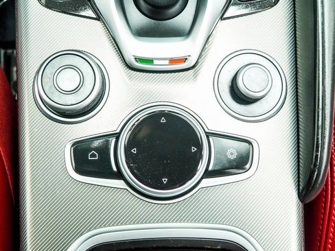 Used 2022 Alfa Romeo Giulia Veloce image 21