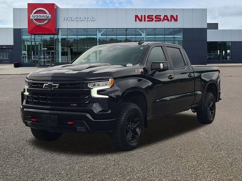 Used 2022 Chevrolet Silverado 1500 LT Trail Boss w/ LT Trail Boss Premium Package AWD/4WD image 3