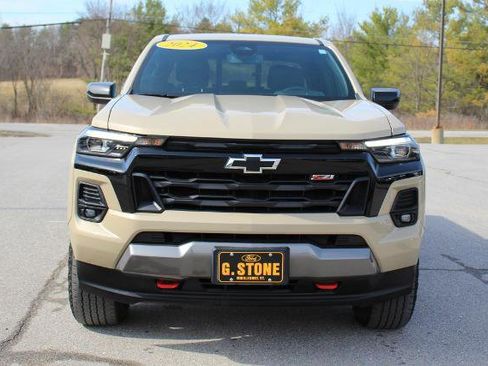 Used 2024 Chevrolet Colorado Z71 w/ Z71 Convenience Package 2 AWD/4WD image 2