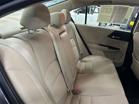 Used 2017 Honda Accord Touring image 22