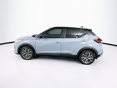 Used 2023 Nissan Kicks SV image 4