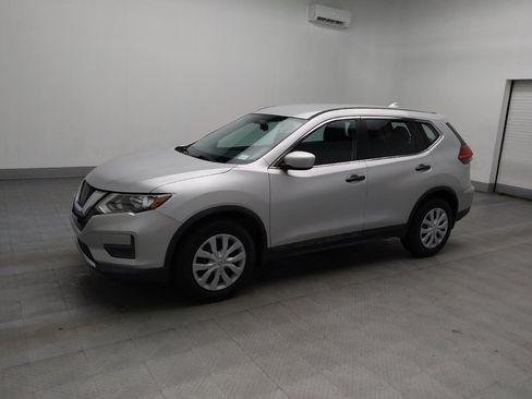 Used 2017 Nissan Rogue S image 2